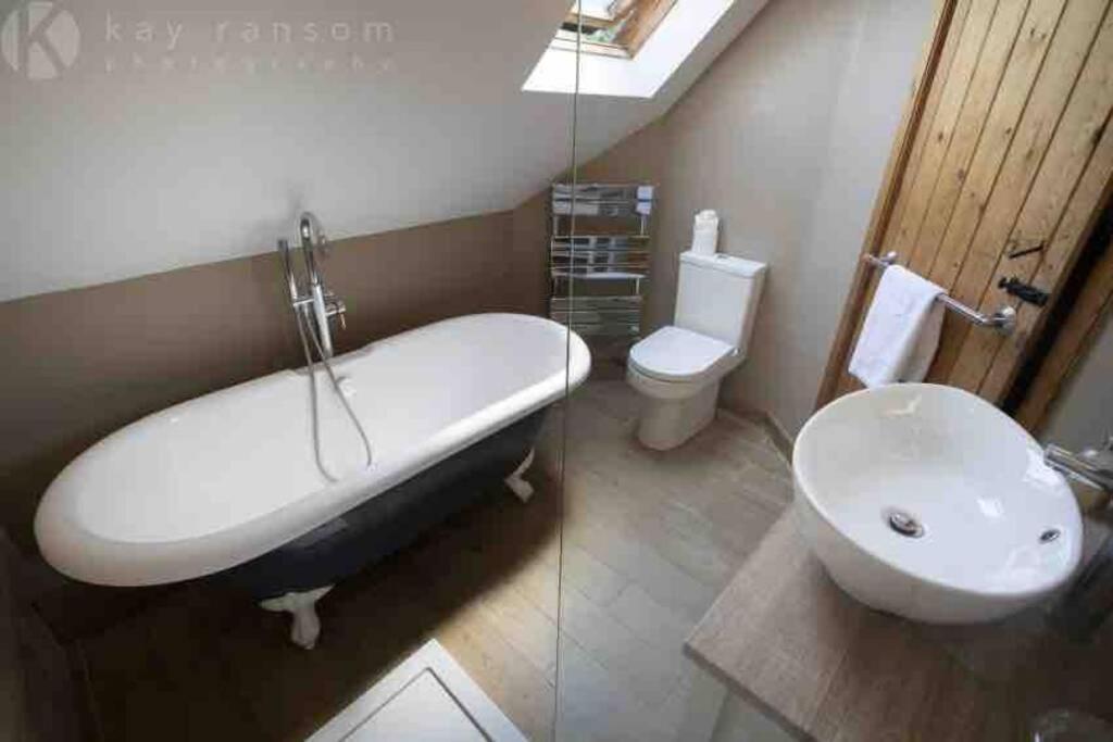 The Old Manor Coach House Apartment Cirencester Bagian luar foto