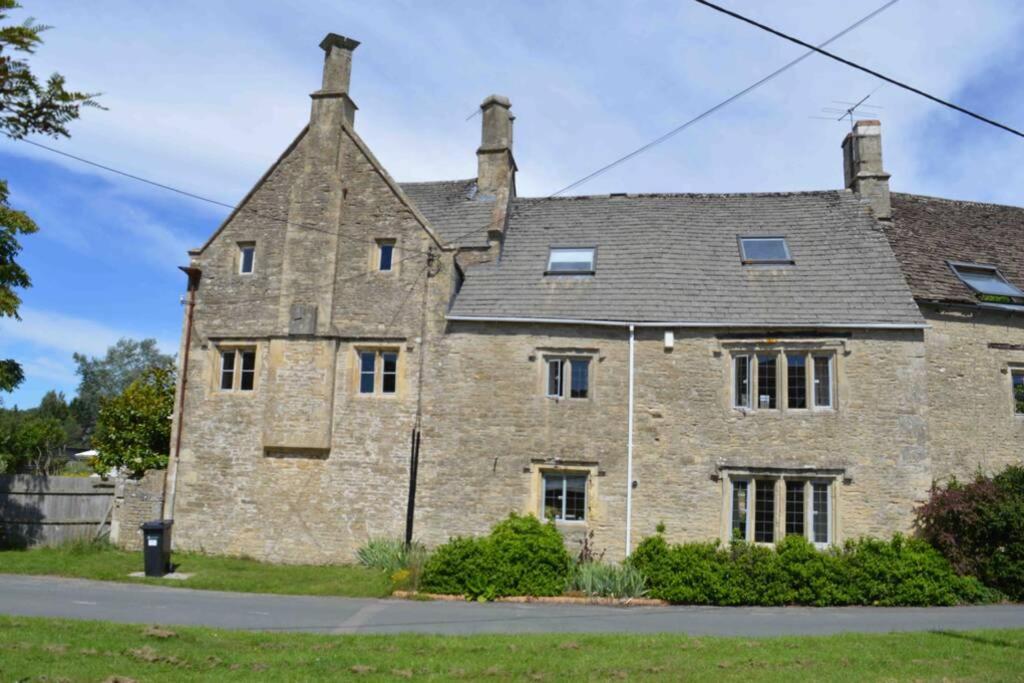The Old Manor Coach House Apartment Cirencester Bagian luar foto