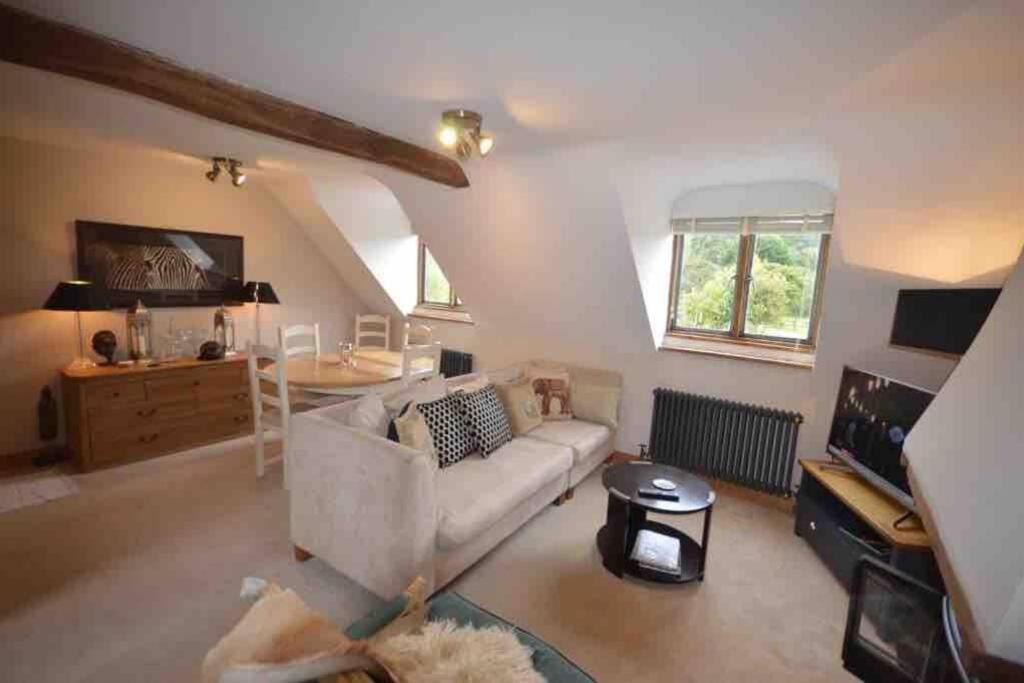 The Old Manor Coach House Apartment Cirencester Bagian luar foto