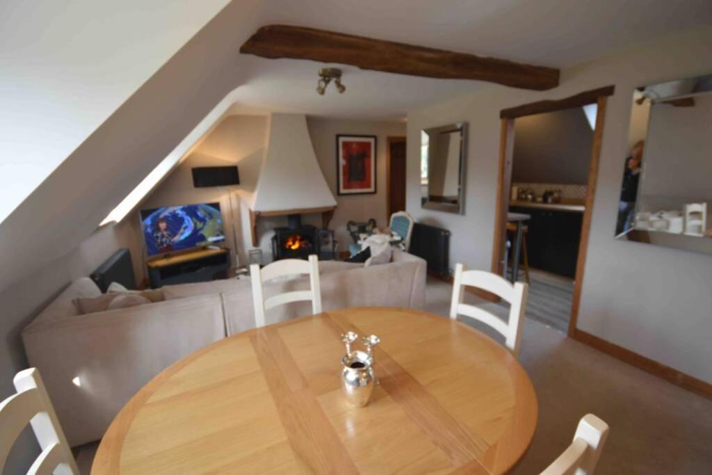 The Old Manor Coach House Apartment Cirencester Bagian luar foto