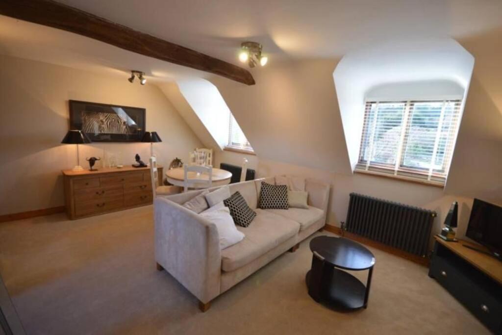 The Old Manor Coach House Apartment Cirencester Bagian luar foto